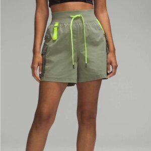 NWT Lululemon Laurel Green Multi Pocket Cargo High Rise Hiking Shorts | Size 4
